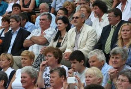 K�p a Nemzetis�gi Tal�lkoz�r�l. A k�z�ns�get �br�zolja a fot�.